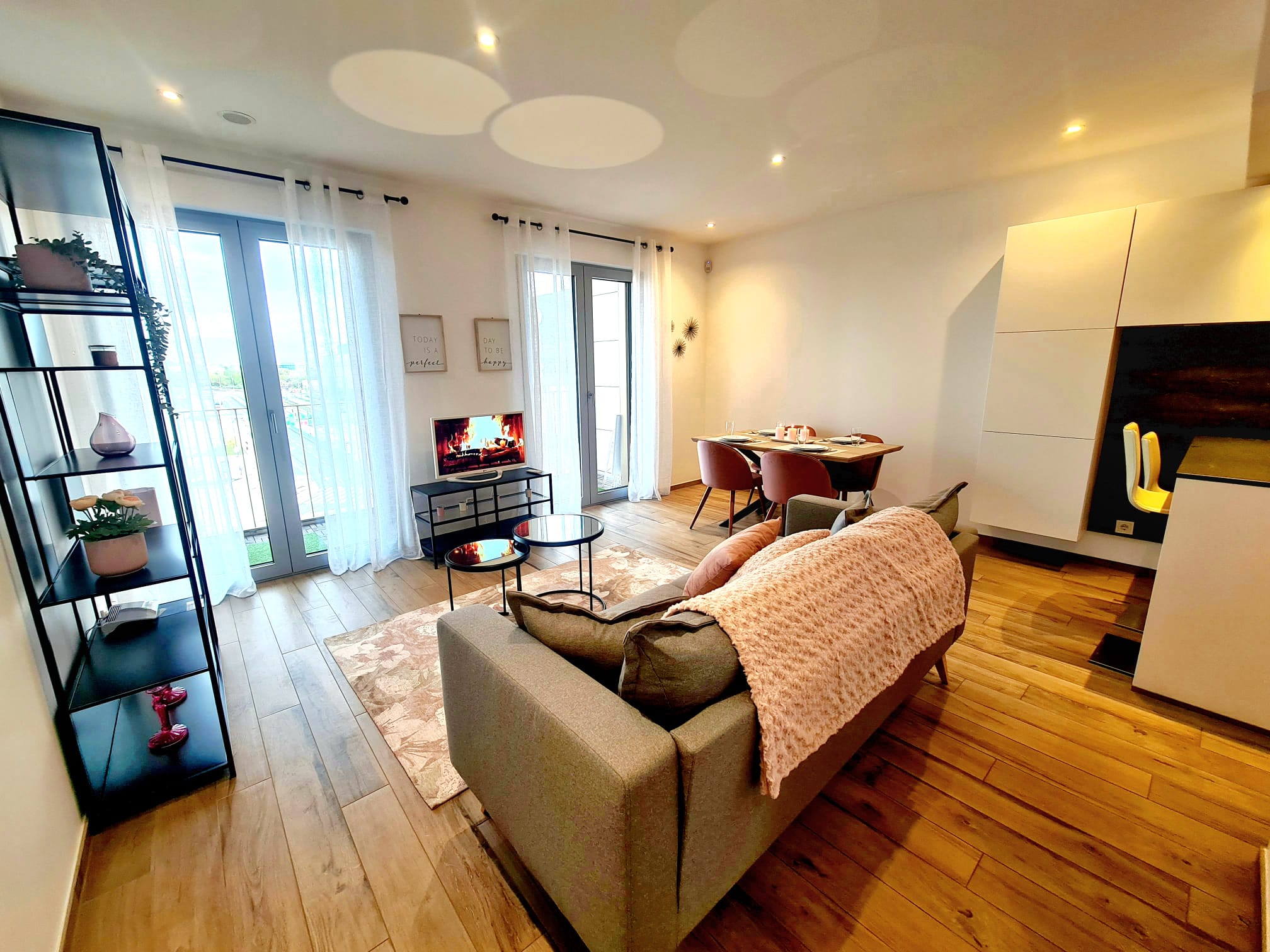 Luxury 2 bedrooms Parking & Terrace- CD5 — photo 1