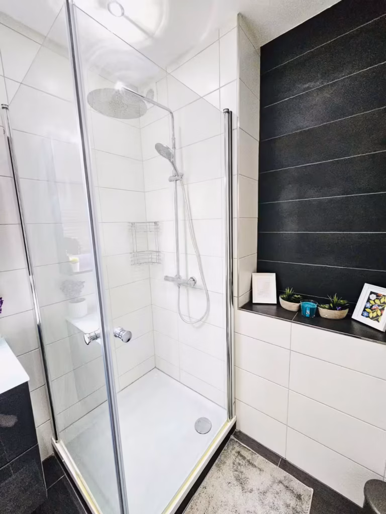 Chic Urban Stay 2BR with parking-BEL4 — photo 21
