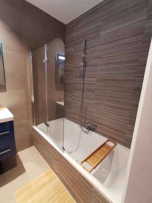 Luxury 1 bedroom in Center with Terrace & Parking -75M — photo 6