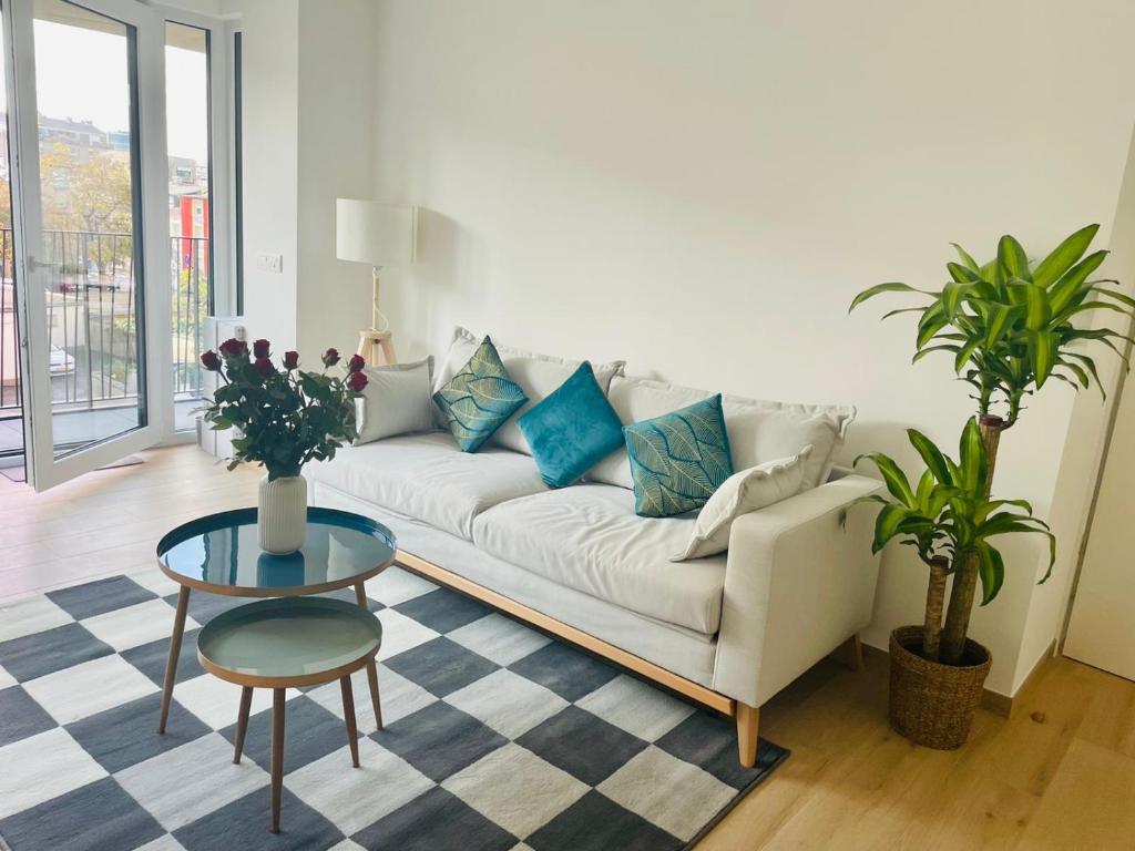 Brand new Listing in City Center with Terrace- 4a — photo 2