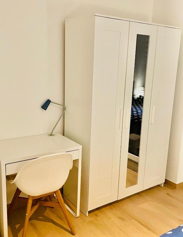 Brand new Listing in City Center with Terrace- 4a — photo 8