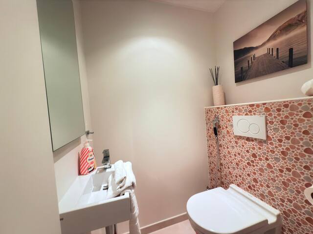 Modern Comfort 2 bedroom Apt w balcony&parking-Mam 1 — photo 23