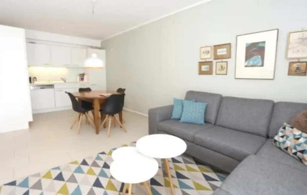 Retro Chic 100m2 Flat, 5min walk from Center & Train -92 — photo 2