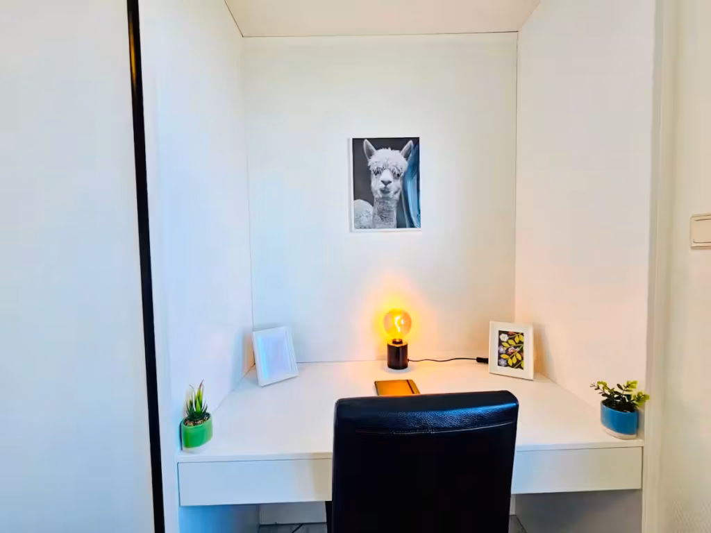 Chic Urban Stay 2BR with parking-BEL4 — photo 18