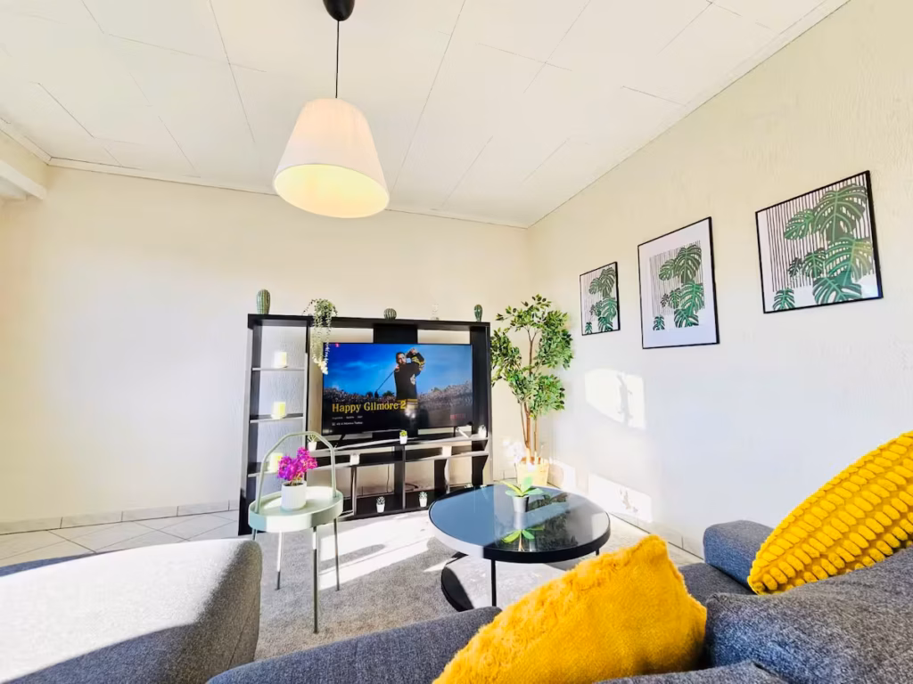 Chic Urban Stay 2BR with parking-BEL4 — photo 3