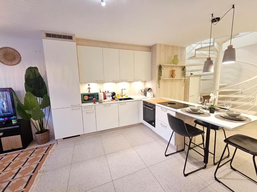 New 2 Bedrooms Flat in City Center-128 — photo 5