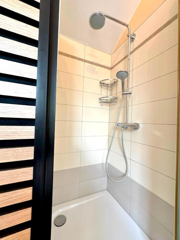 Modern Brand New 1 BR Apartment with 3 beds in Luxembourg City with Terrace-BON45C — photo 20