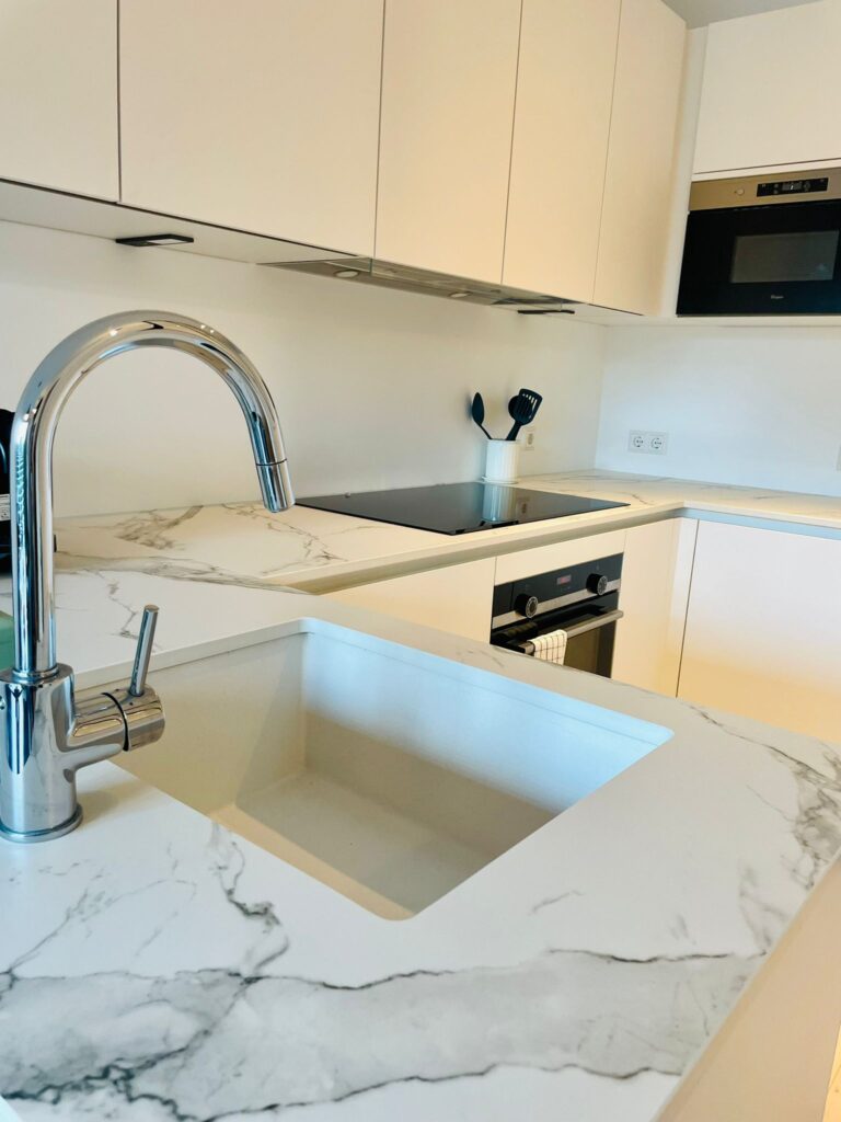 New & Large 1 bedroom in Center- terrace & parking- Chiny 1 — photo 6