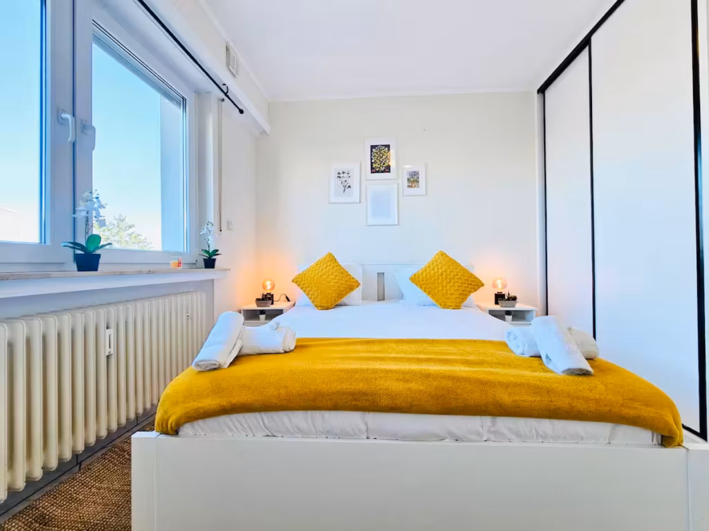 Chic Urban Stay 2BR with parking-BEL4 — photo 17