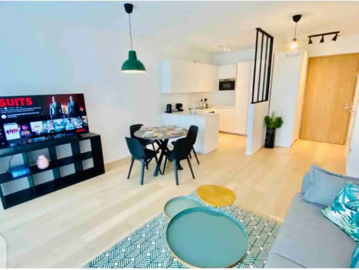 New & Large 1 bedroom in Center- terrace & parking- Chiny 1 — photo 1