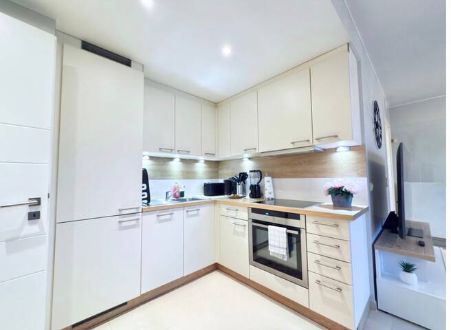 Modern Comfort 2 bedroom Apt w balcony&parking-Mam 1 — photo 12