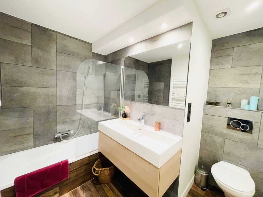 City Lights 2 bedroom with parking-22 — photo 20