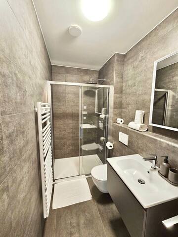 Comfy one bedroom flat with parking&balcony-CD9 — photo 11