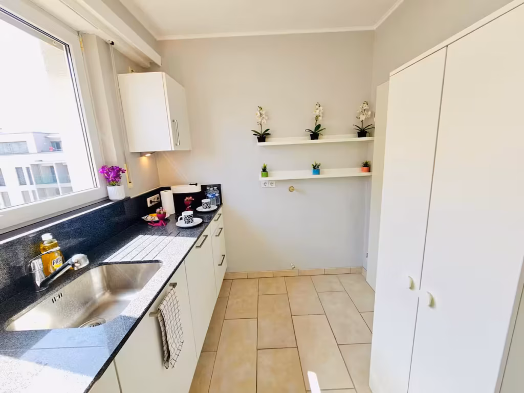 Chic Urban Stay 2BR with parking-BEL4 — photo 11