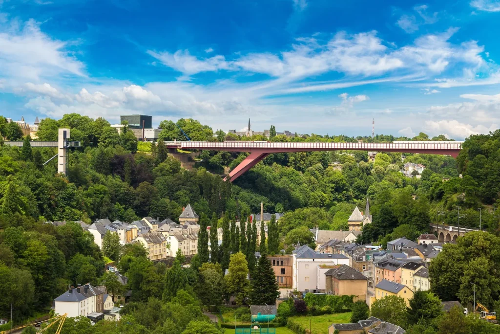 Limpertsberg above the valley, with the red Grande-Duchesse Charlotte bridge